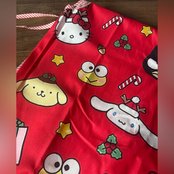 SANRIO-NWT Extra Large Red Character Christmas Tree Skirt - Picture 12 of 15